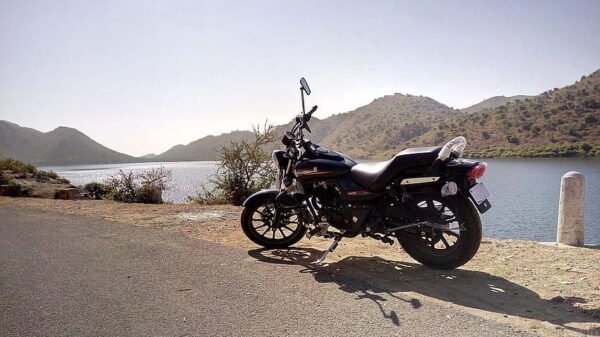 bajaj avenger on rent in srinagar kashmir